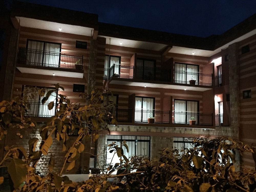 Harbe Hotel 6/50
