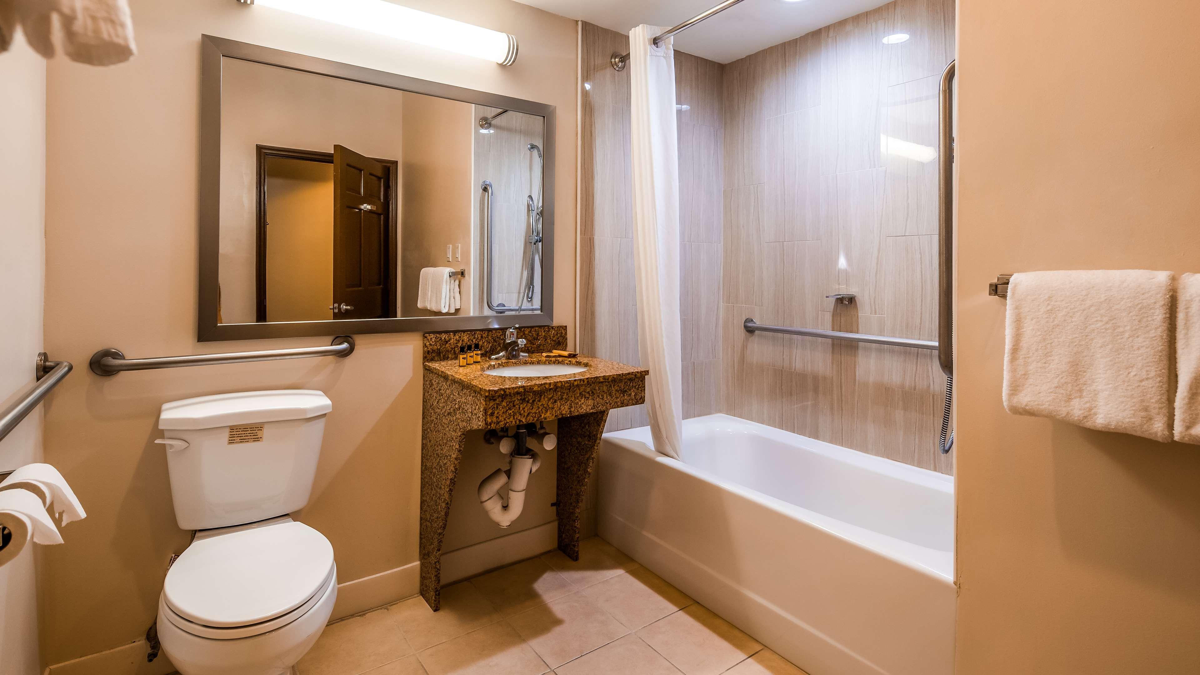 غرفة بسريرين كوين بإطلالة لذوي الإعاقة، Best Western Plus the Inn And Suites At the Falls 2/2