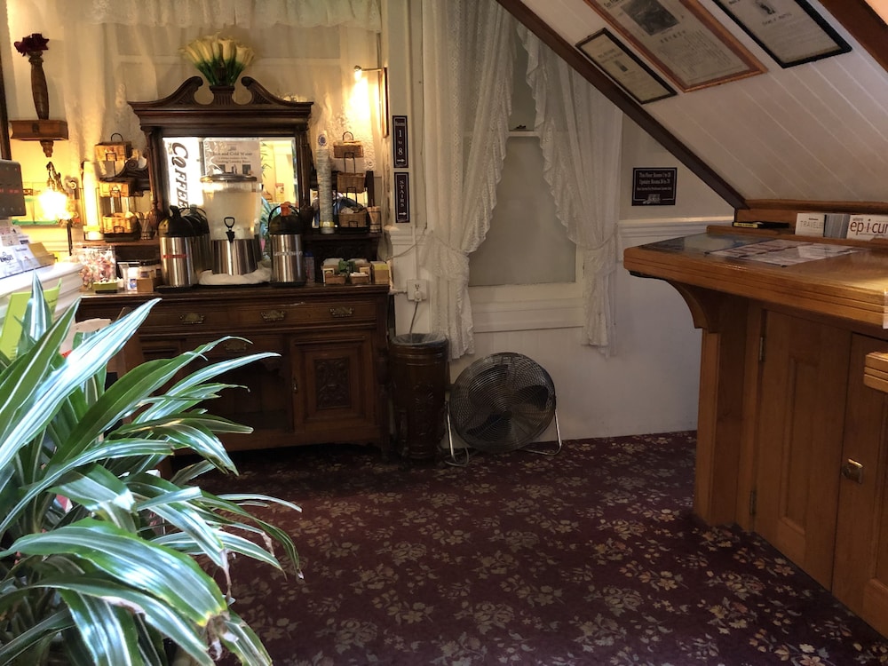San Remo Hotel 9/50