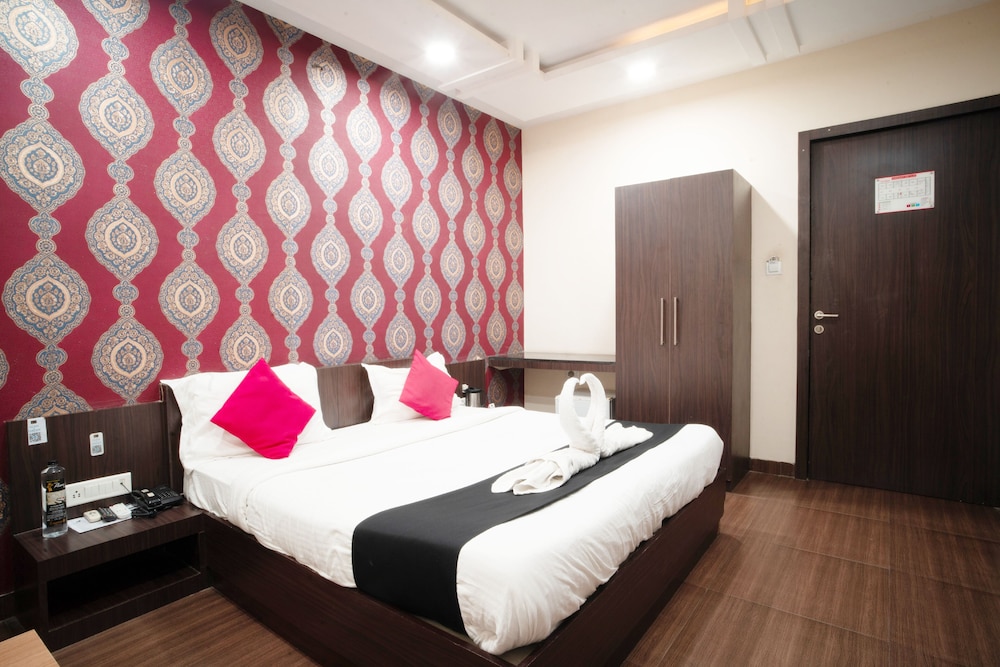 Hotel Flowers Inn 12/40