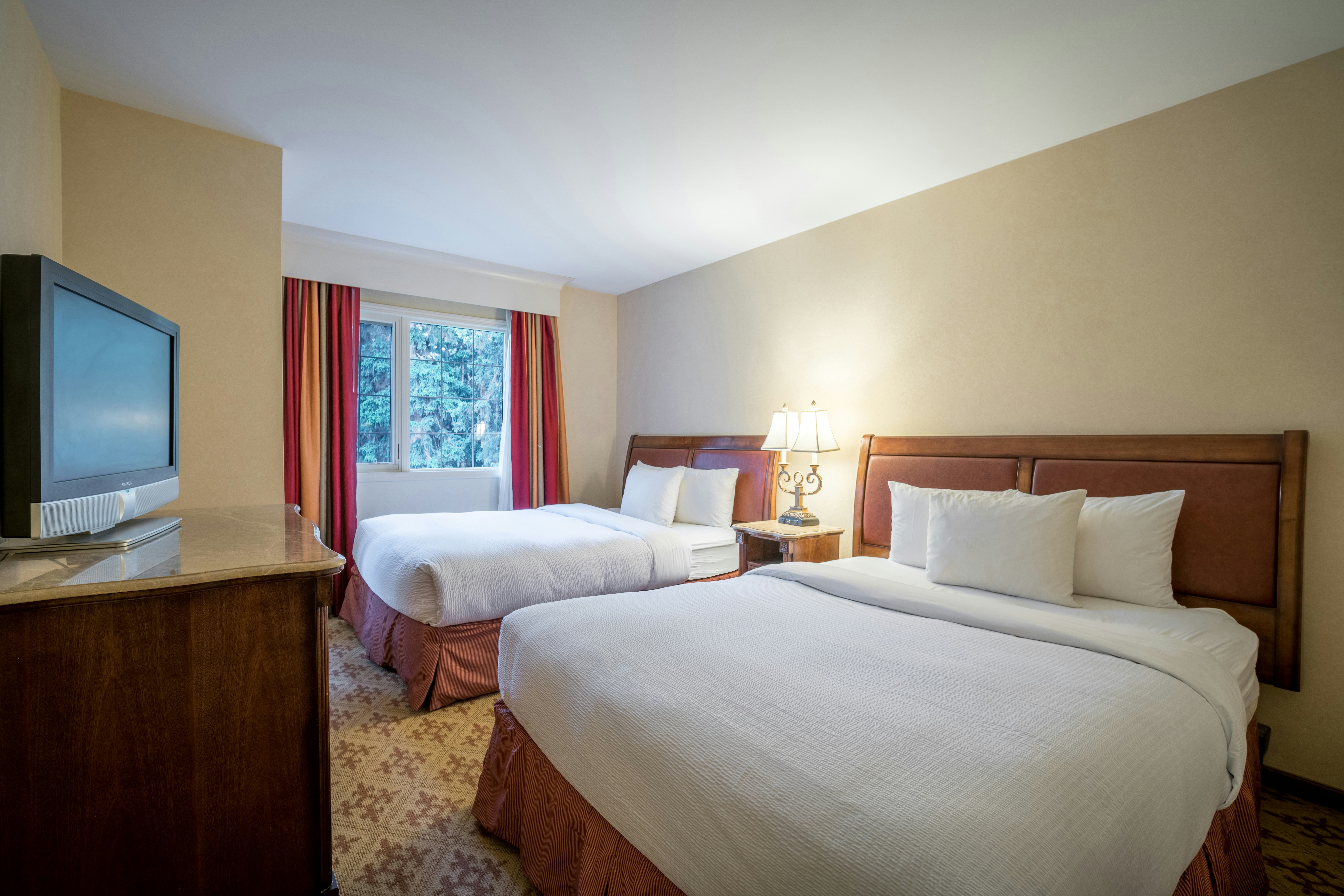 Lake Louise Inn 36/72
