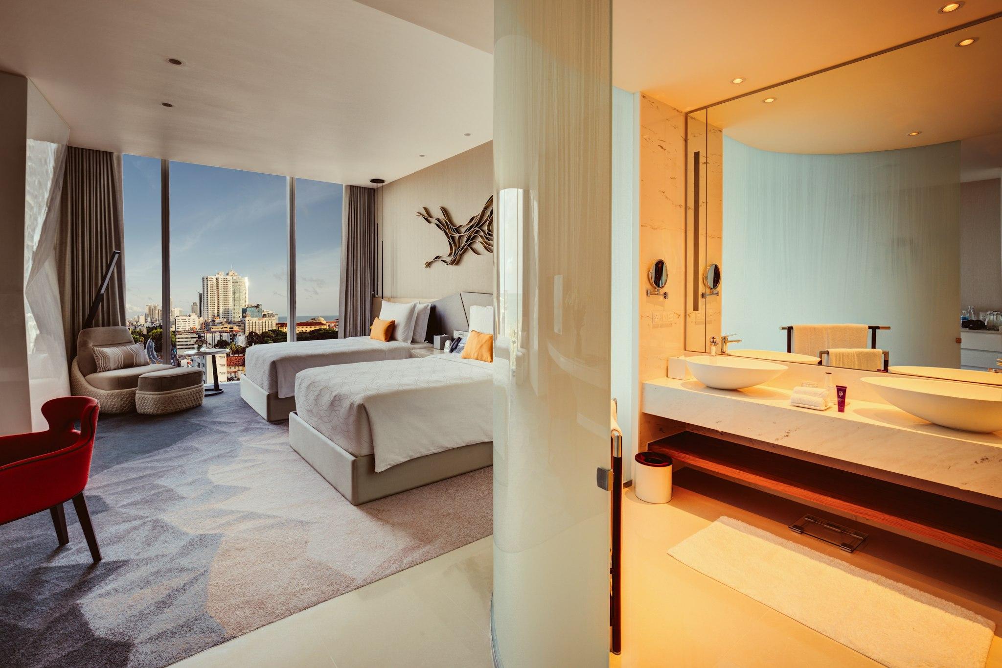 Life, Premier, Twin Beds, City View