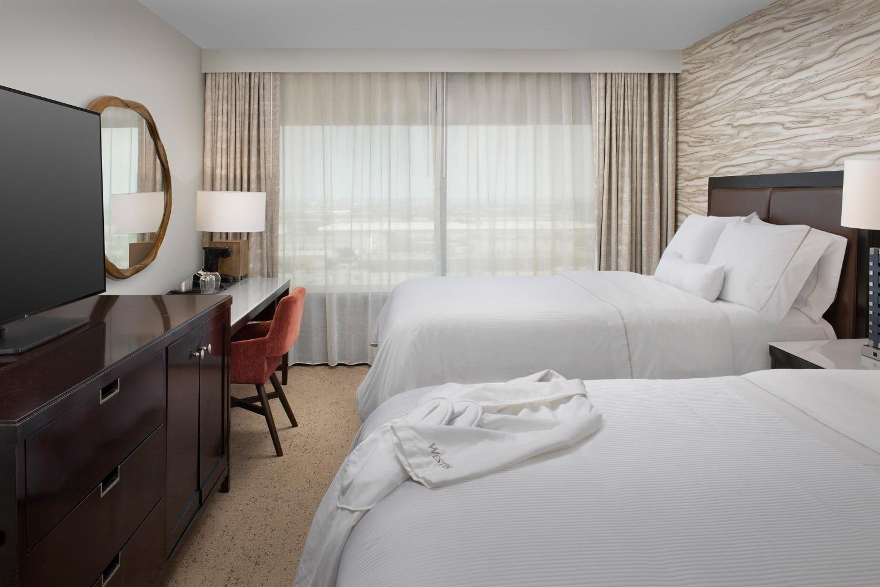Guest Room, 2 Double Beds, Executive Level, High Floor