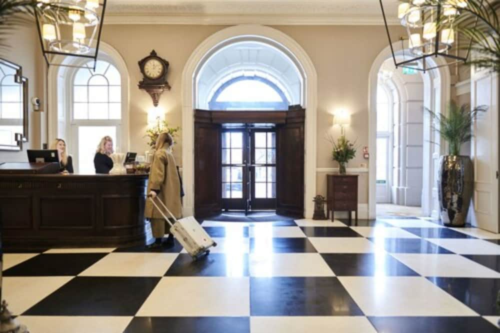 Queens Hotel Cheltenham 9/53
