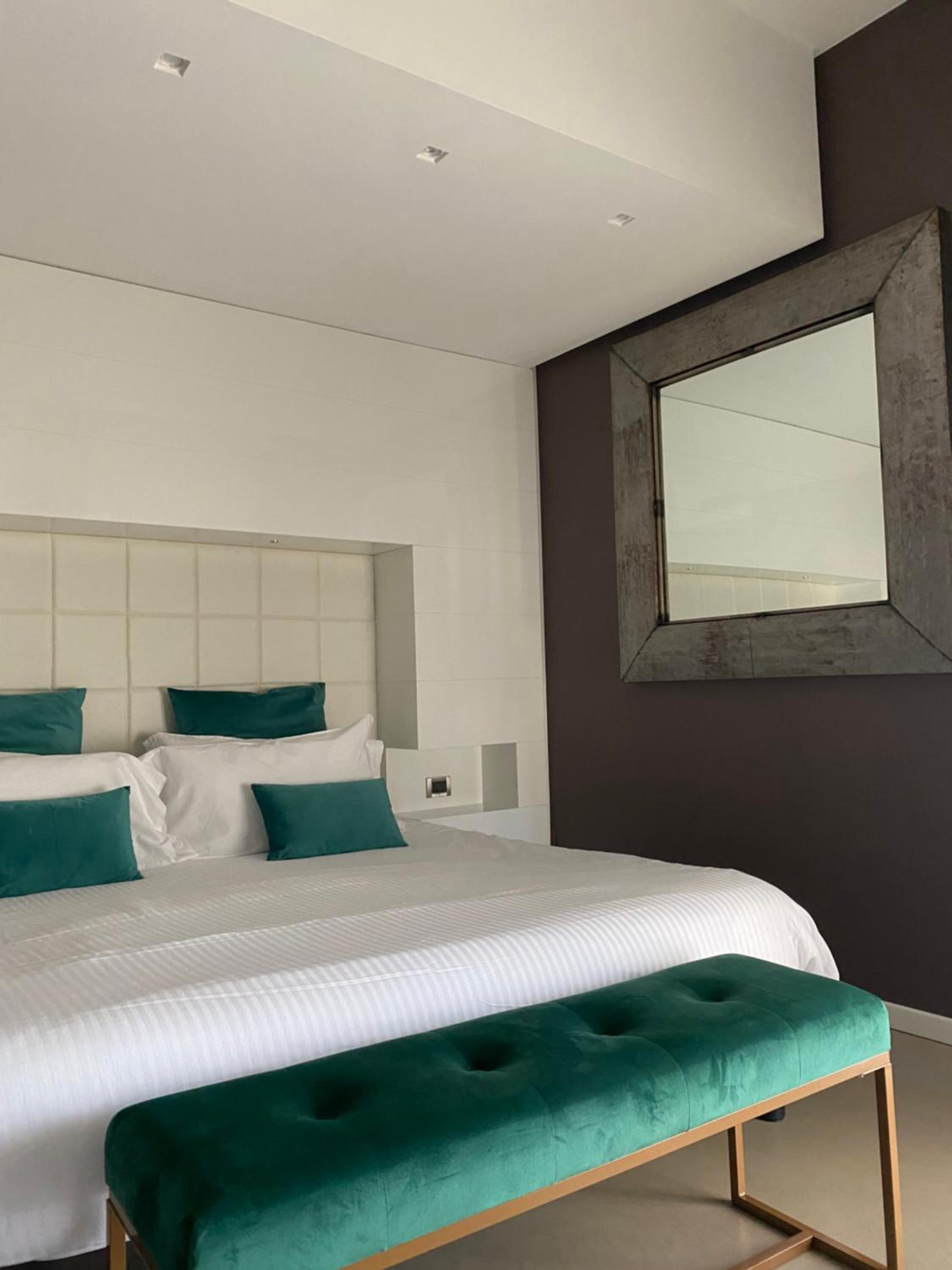 جناح، Hotel Gran Paradiso 5/10