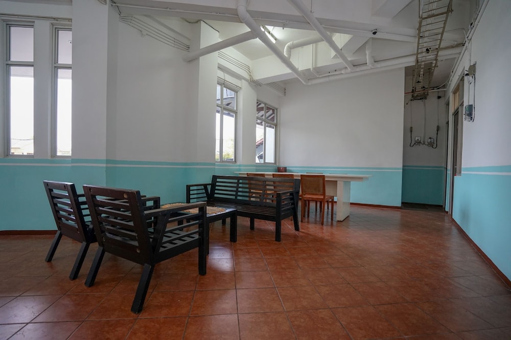 Super OYO 1844 Bravo Residence 30/39