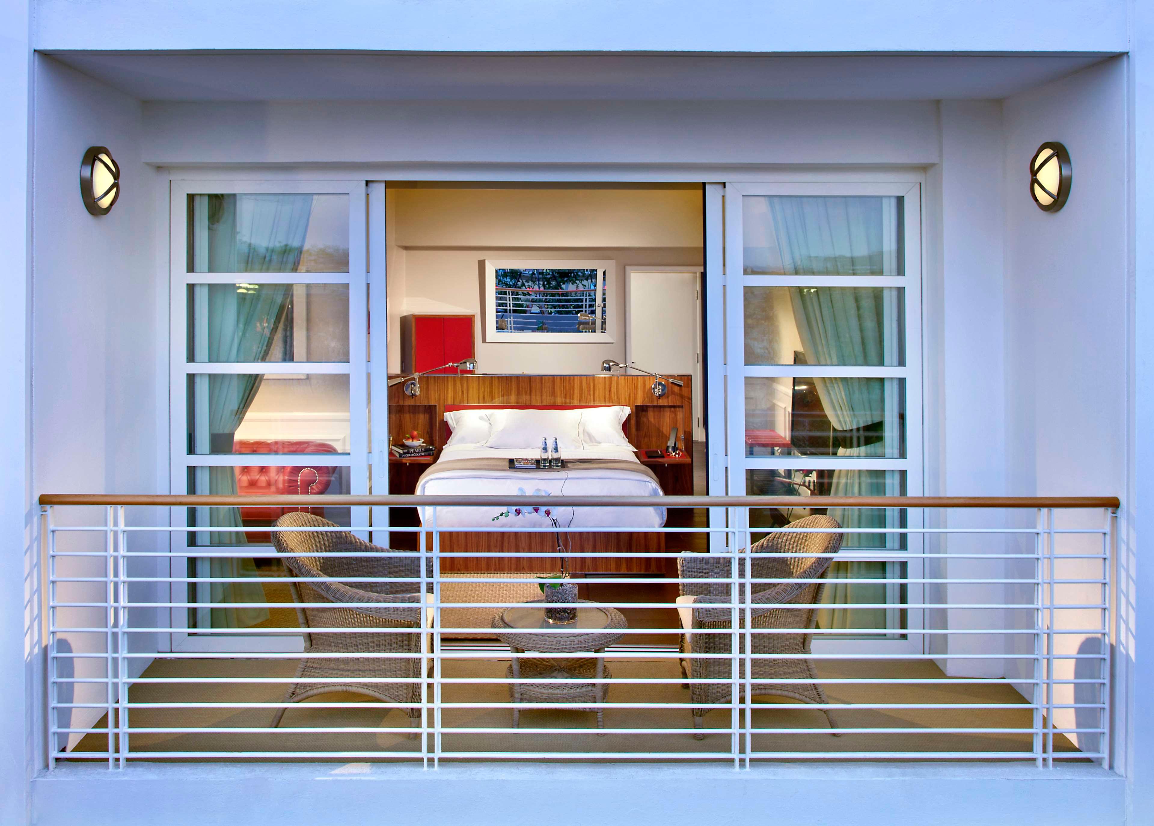 Studio, Queen Bed, City View