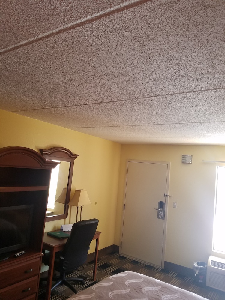 Quality Inn Duncan Spartanburg West 26/39