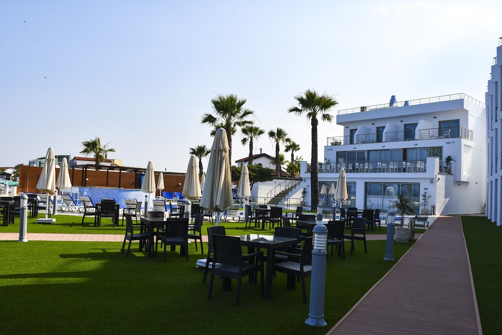 Mimoza Beach Hotel 43/45