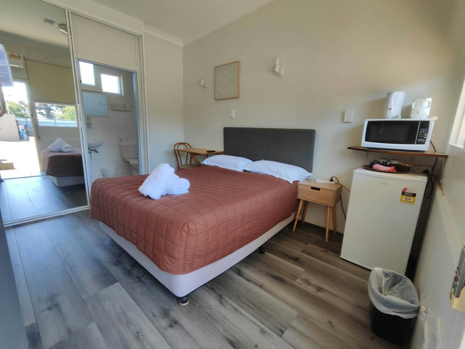 Country Motor Inn 12/36