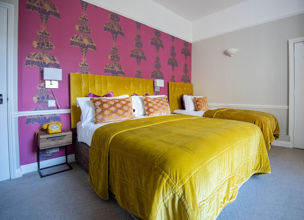 Harington's Hotel 15/50