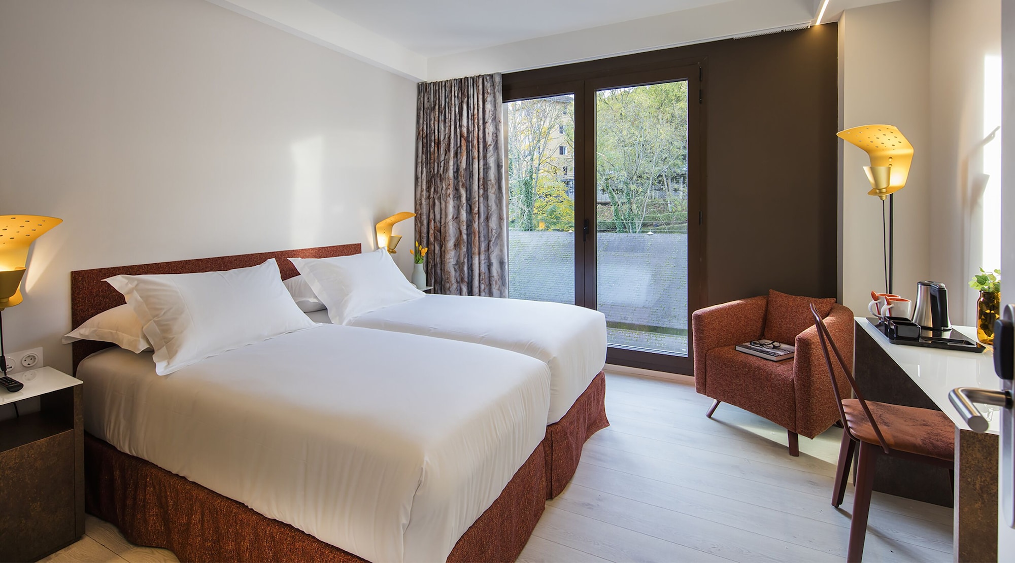 Axel, City, Queen Bed