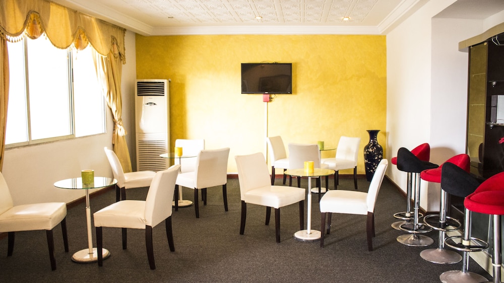 Embassy Suites Hotels & Restaurant 17/20