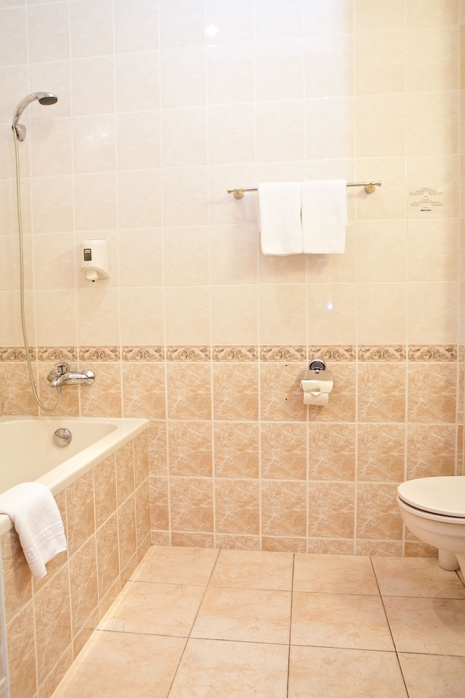 KOLONNA HOTEL BRIGITA 46/48