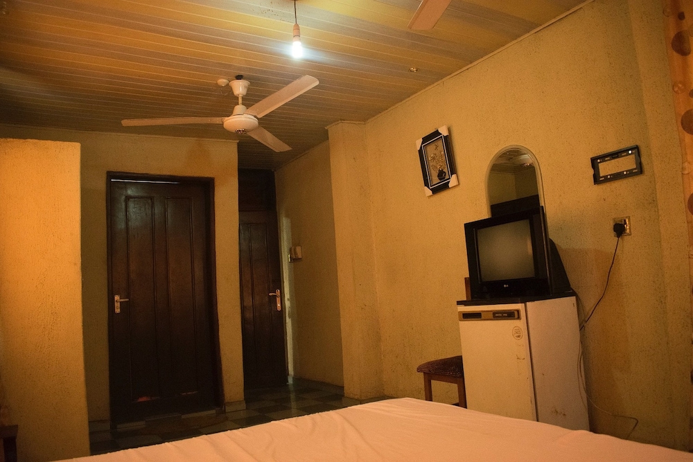 Amenze Guest House 8/22