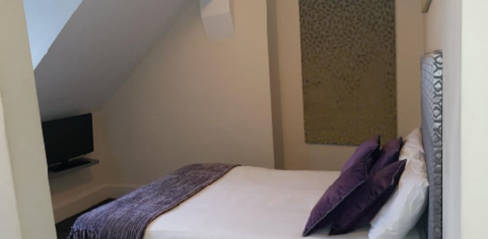 Devonshire House Hotel 13/50