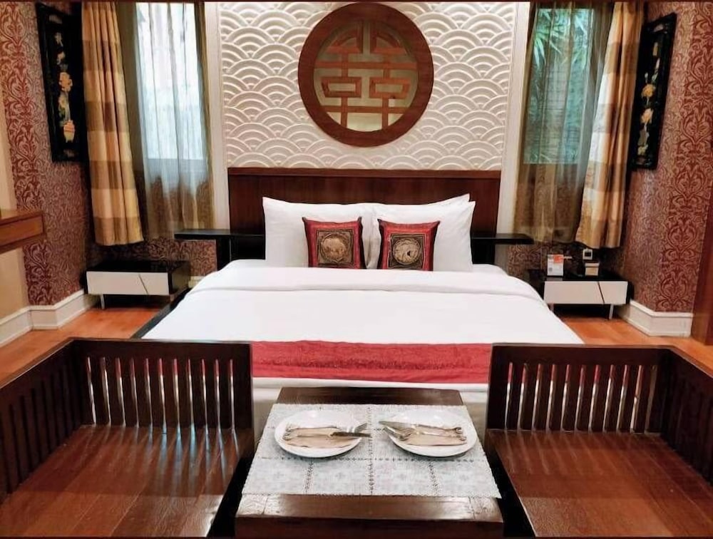VILLA, DOUBLE OR TWIN BED