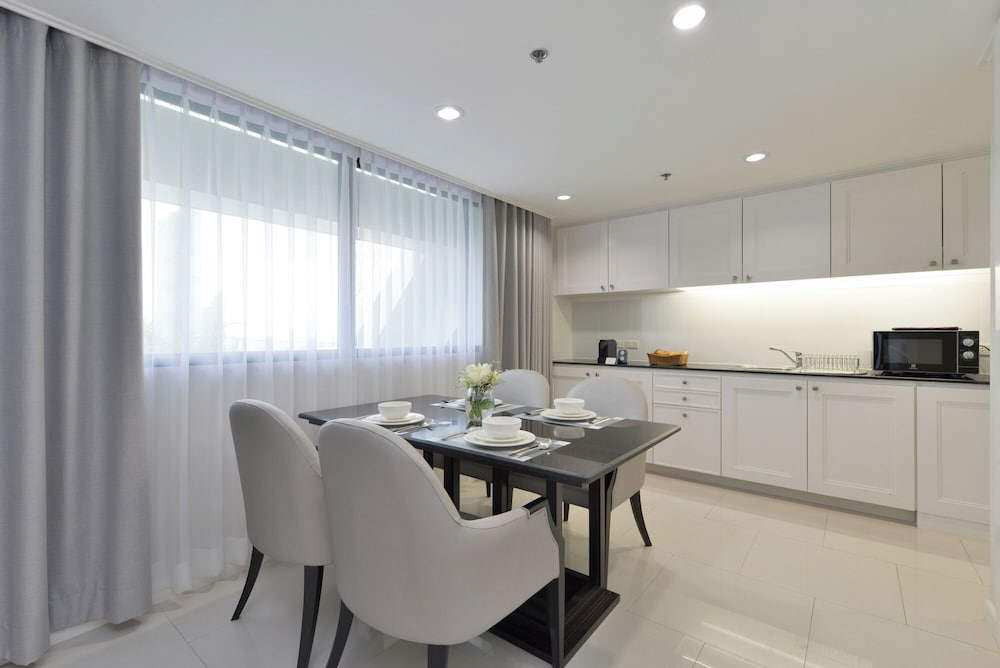 Centre Point Plus Hotel Silom 61/76