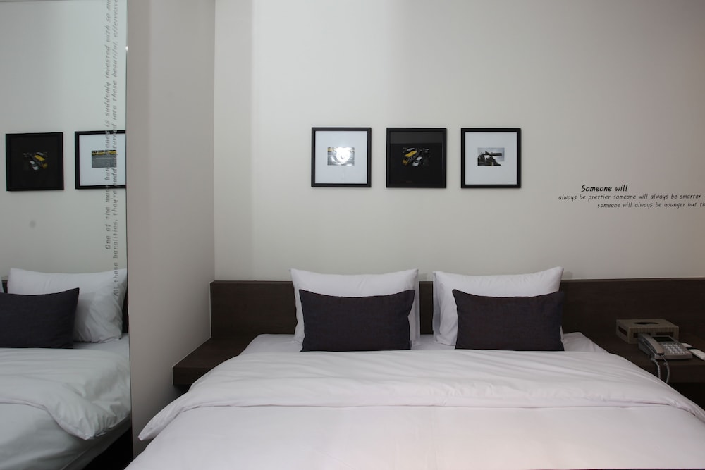 S Hotel 4/44