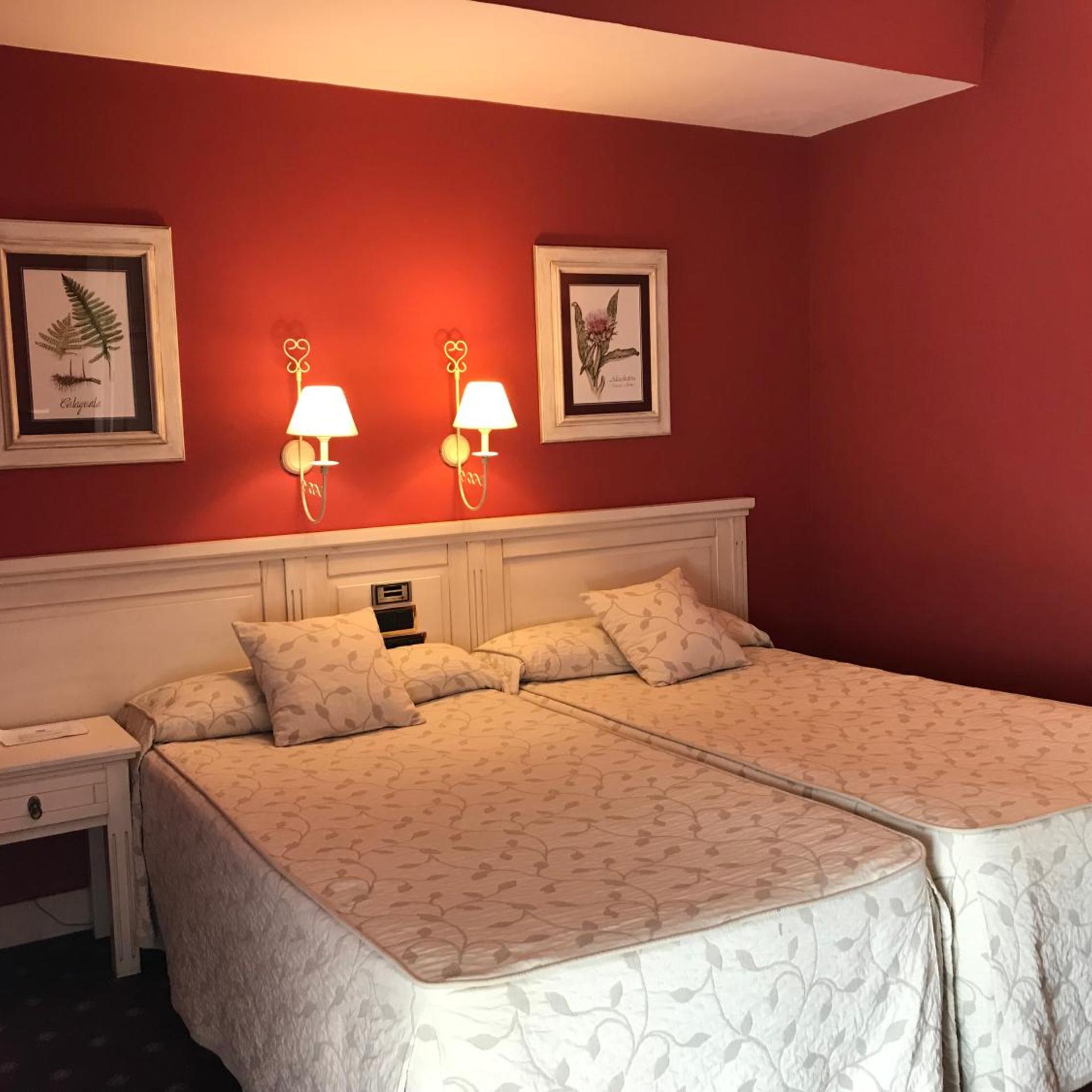 Hotel Leonor Miron 33/55