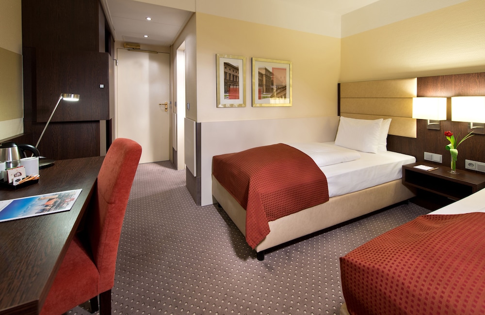 Leonardo Hotel Munich Arabellapark Ex Holiday Inn Munich Effnerstrasse 26/65
