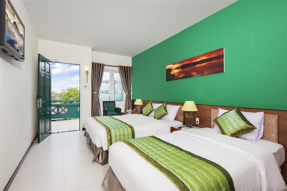 Sai Gon Phong Nha Hotel 7/28