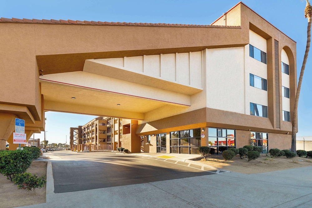 Days Inn by Wyndham Chula Vista/San Diego 48/57