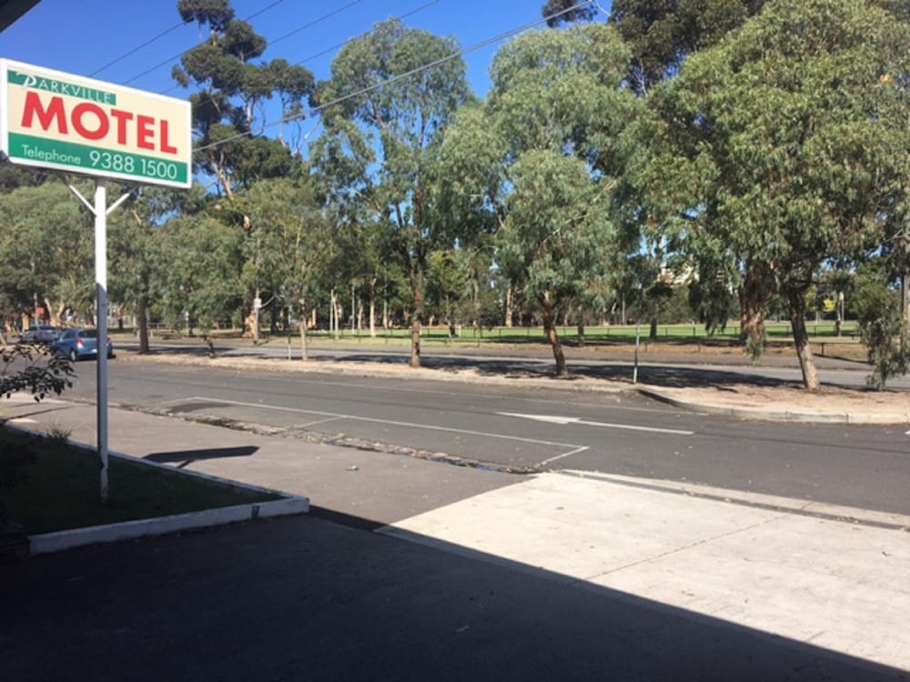 PARKVILLE MOTEL 34/56