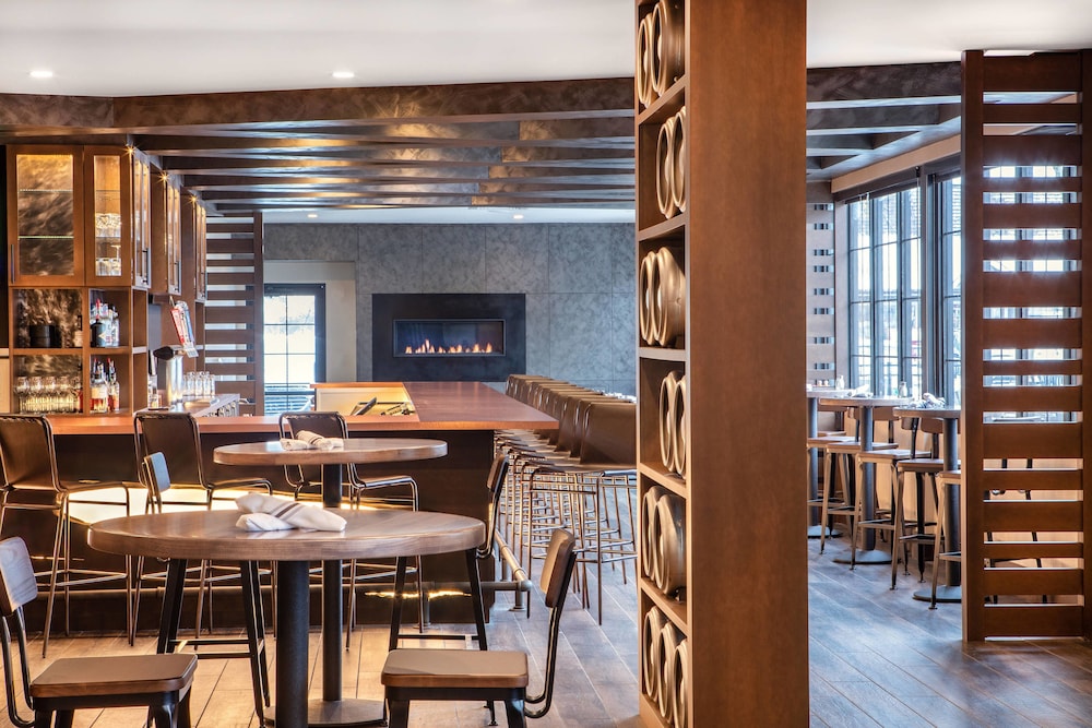 Delta Hotels by Marriott Burlington 29/42