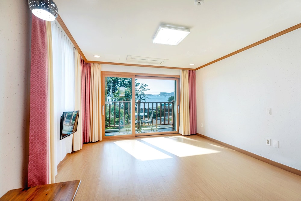 The Bay Resort 14/50