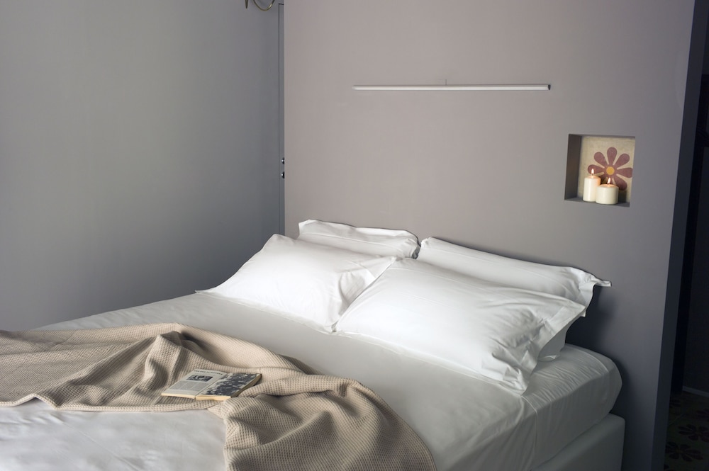 DELUXE, SUITE