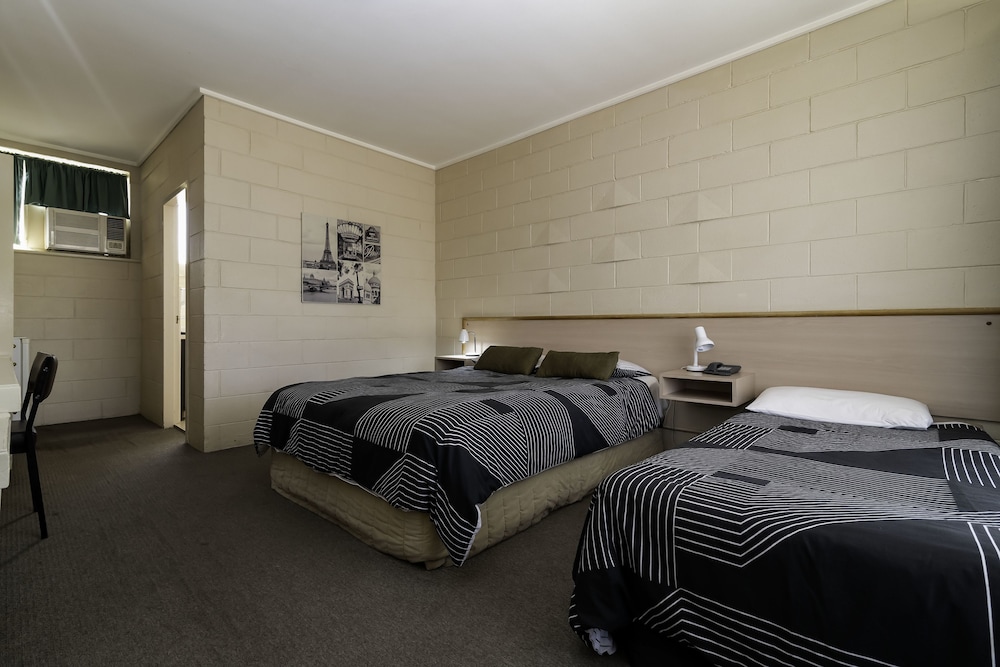 PRINCE MARK MOTOR INN 19/47