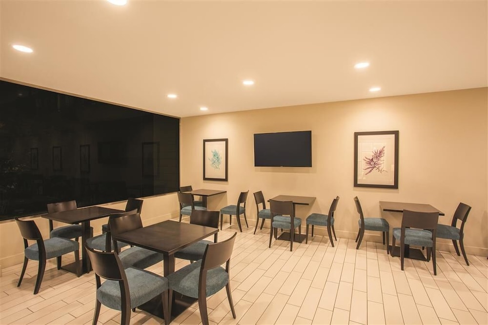 Courtyard by Marriott Santa Barbara Downtown 14/16