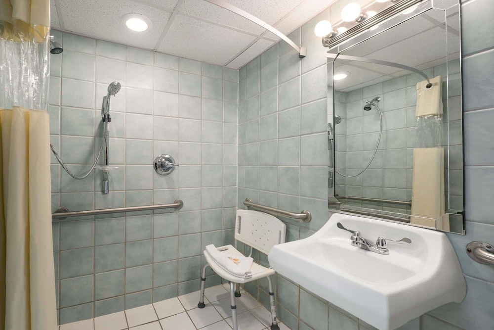 Days Inn By Wyndham Panama City Beach/Ocean Front 18/53