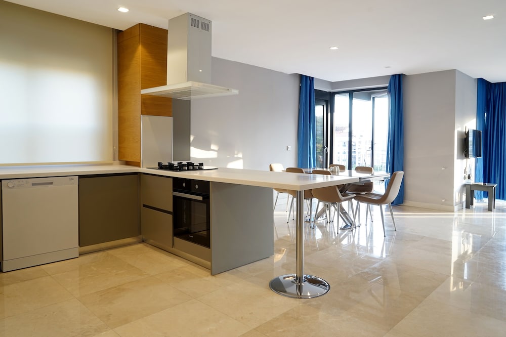 Mene Suites 7/33
