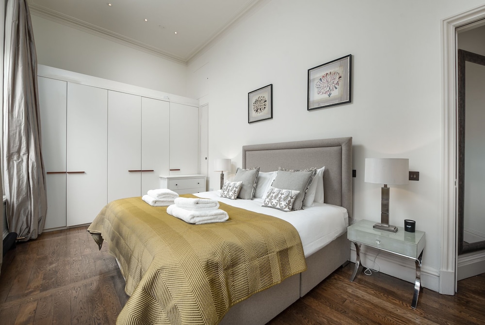 Grosvenor Gardens by CAPITAL 3/50