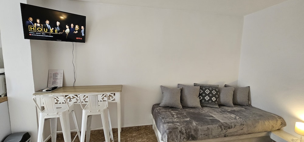 Pleasure Beachside Studios 6/50