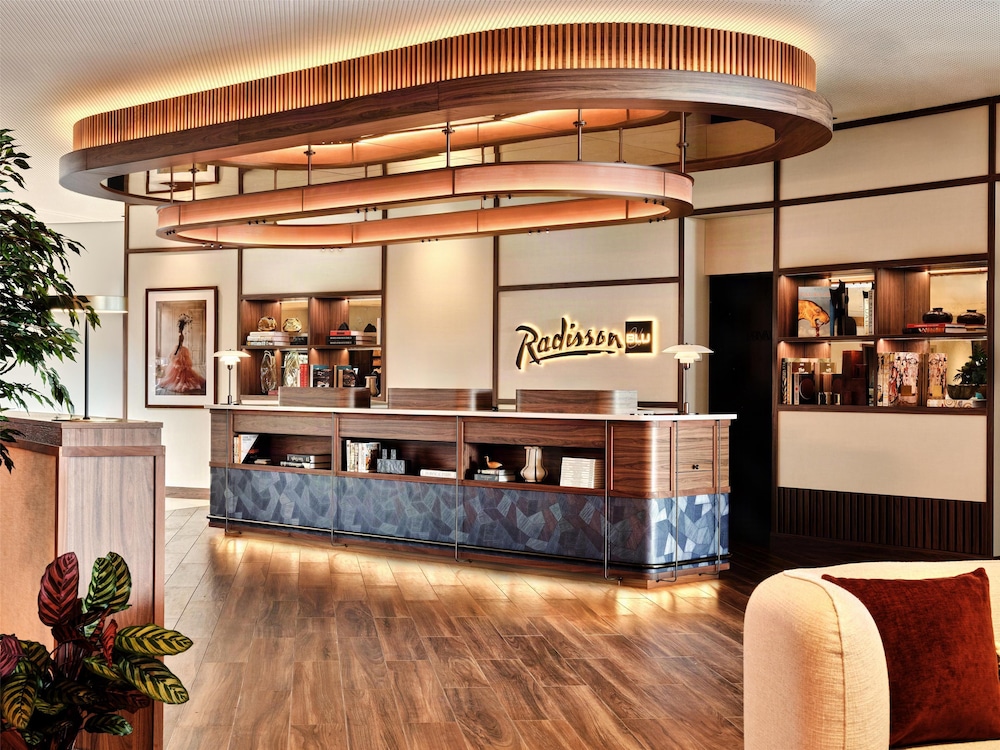 Radisson Blu Hotel, Hamburg Airport 11/66
