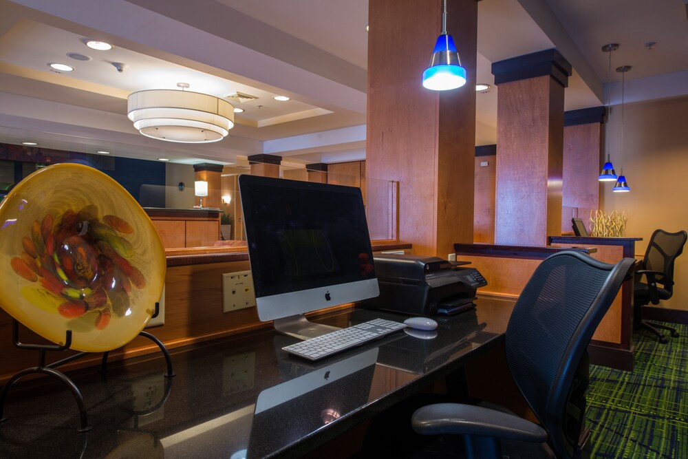 Fairfield Inn And Suites By Marriott Greenwood 40/47