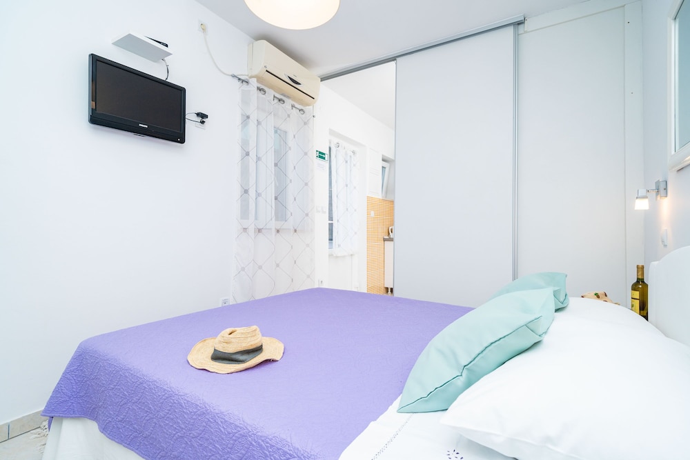 Jele Rooms 22/50