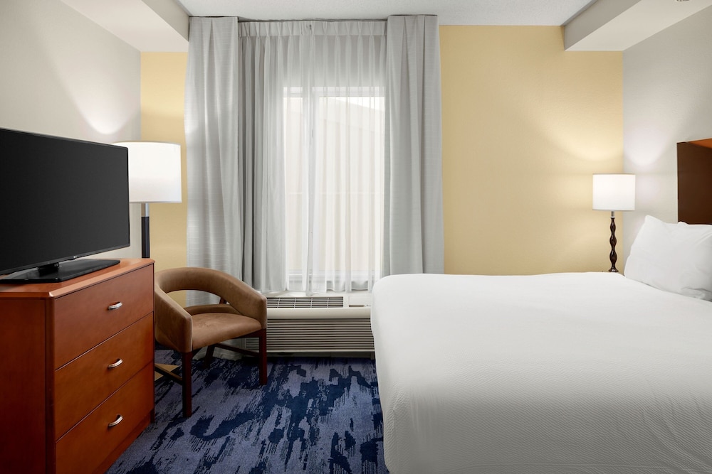 Fairfield Inn And Suites Bedford 5/36