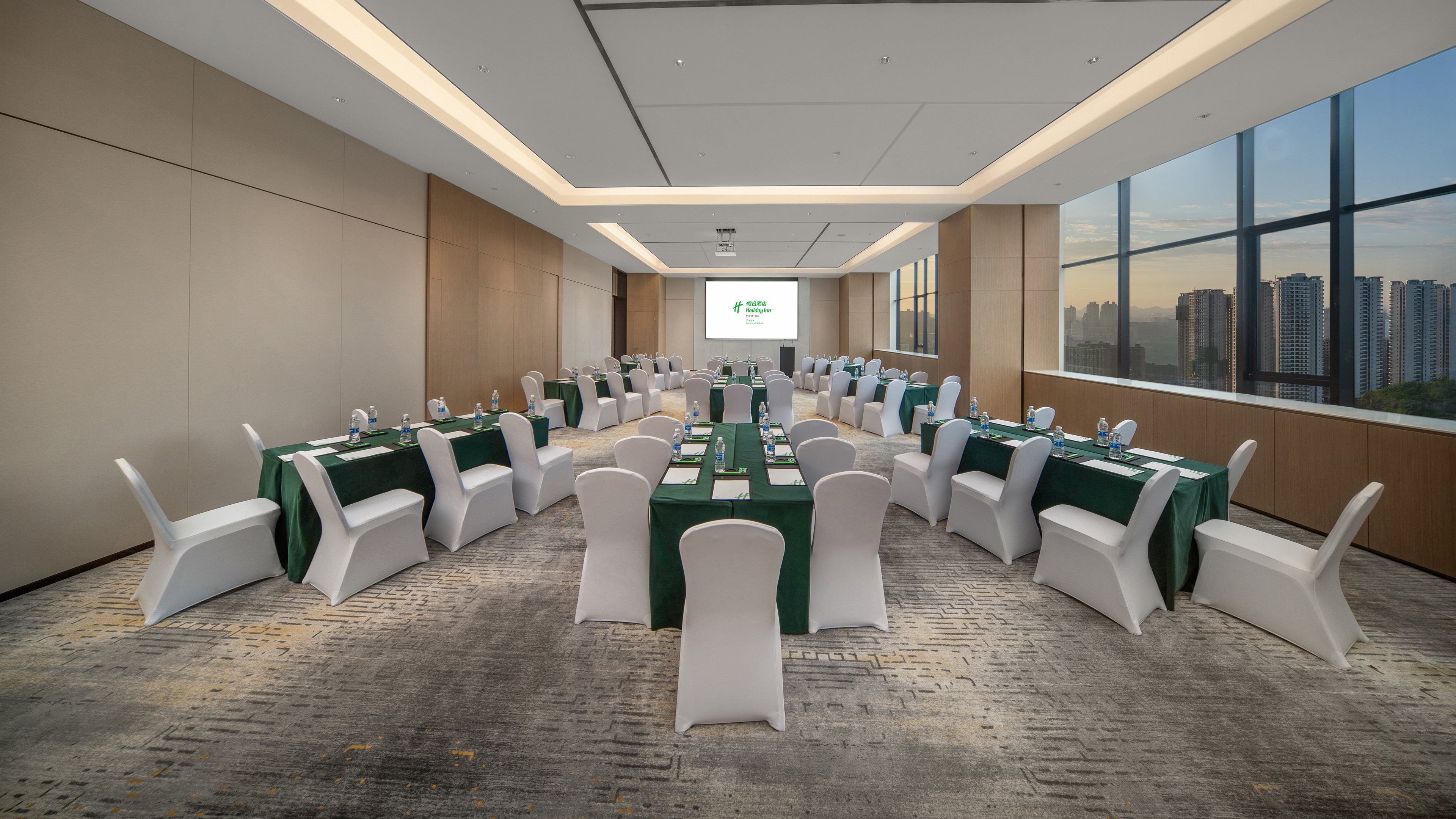 Holiday Inn Luzhou Longjian 38/43
