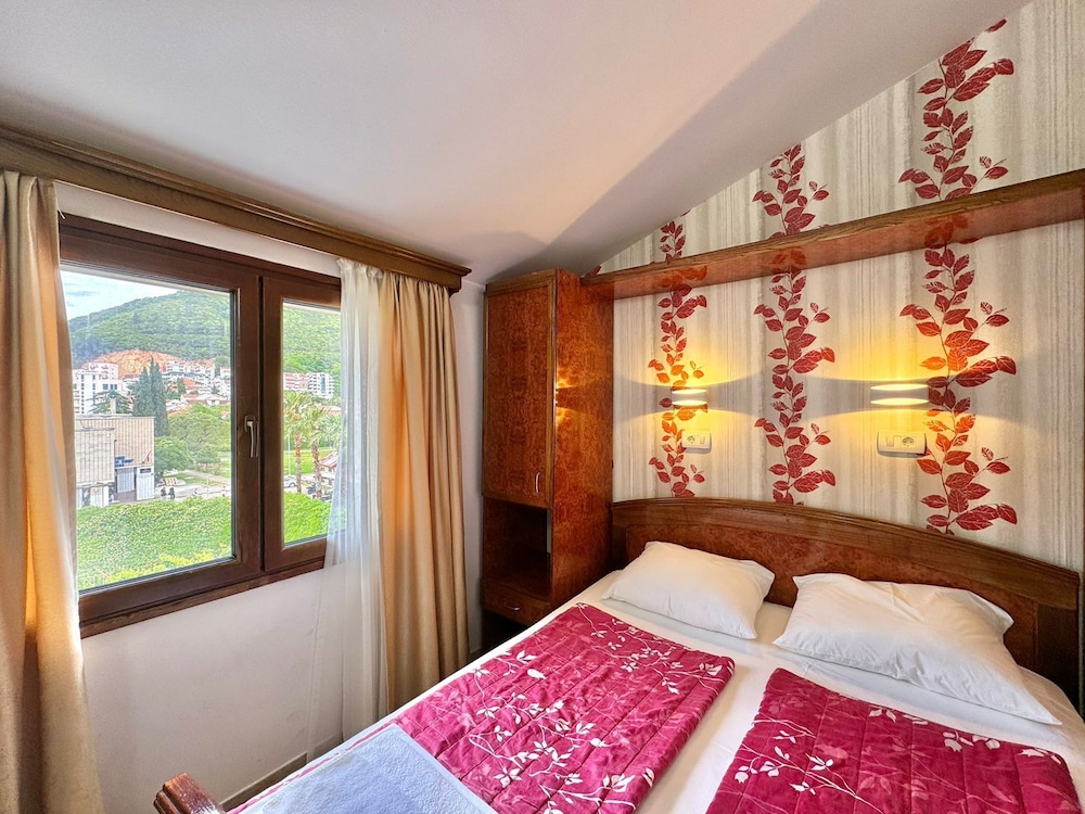 Hotel Grbalj 8/75