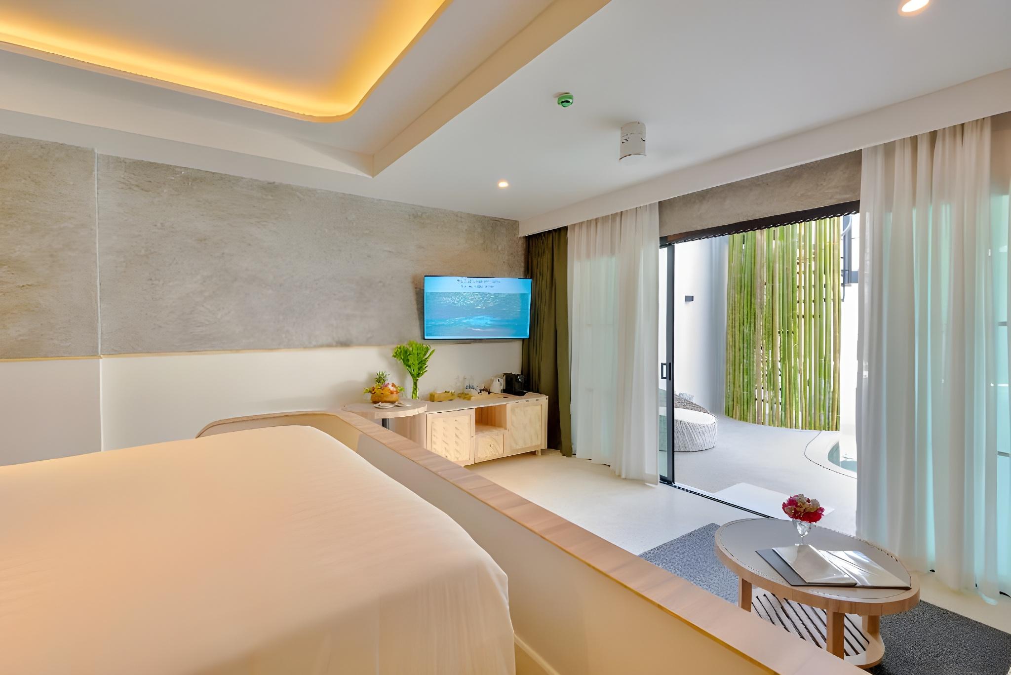 Room, Pool Access