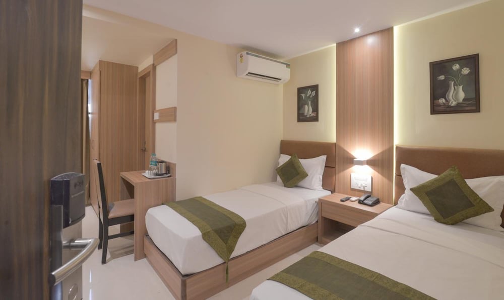 Hotel West Blue 18/35