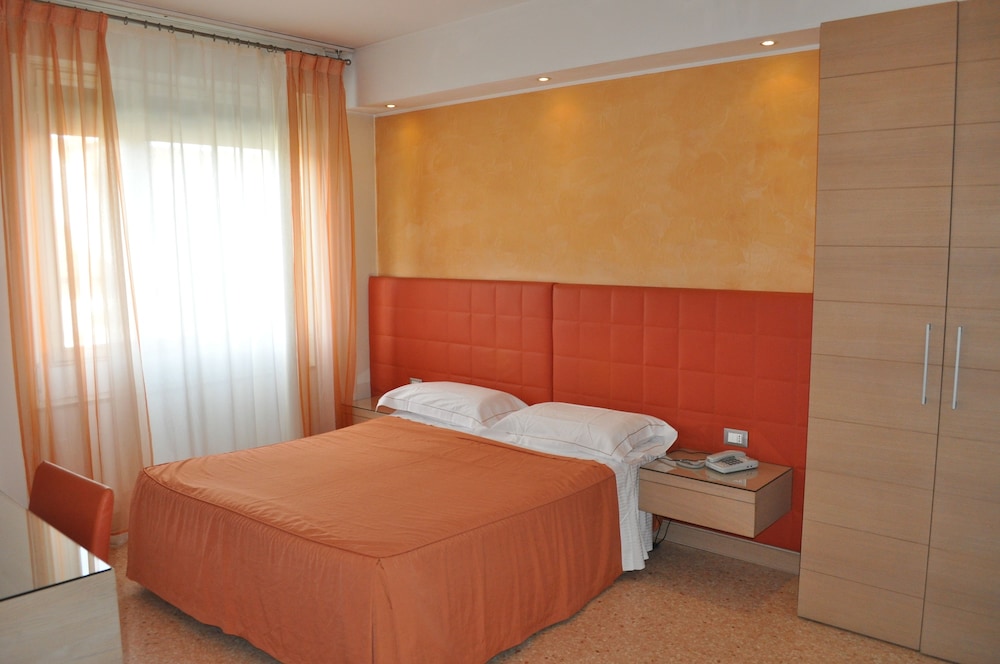 IGEA HOTEL 7/50