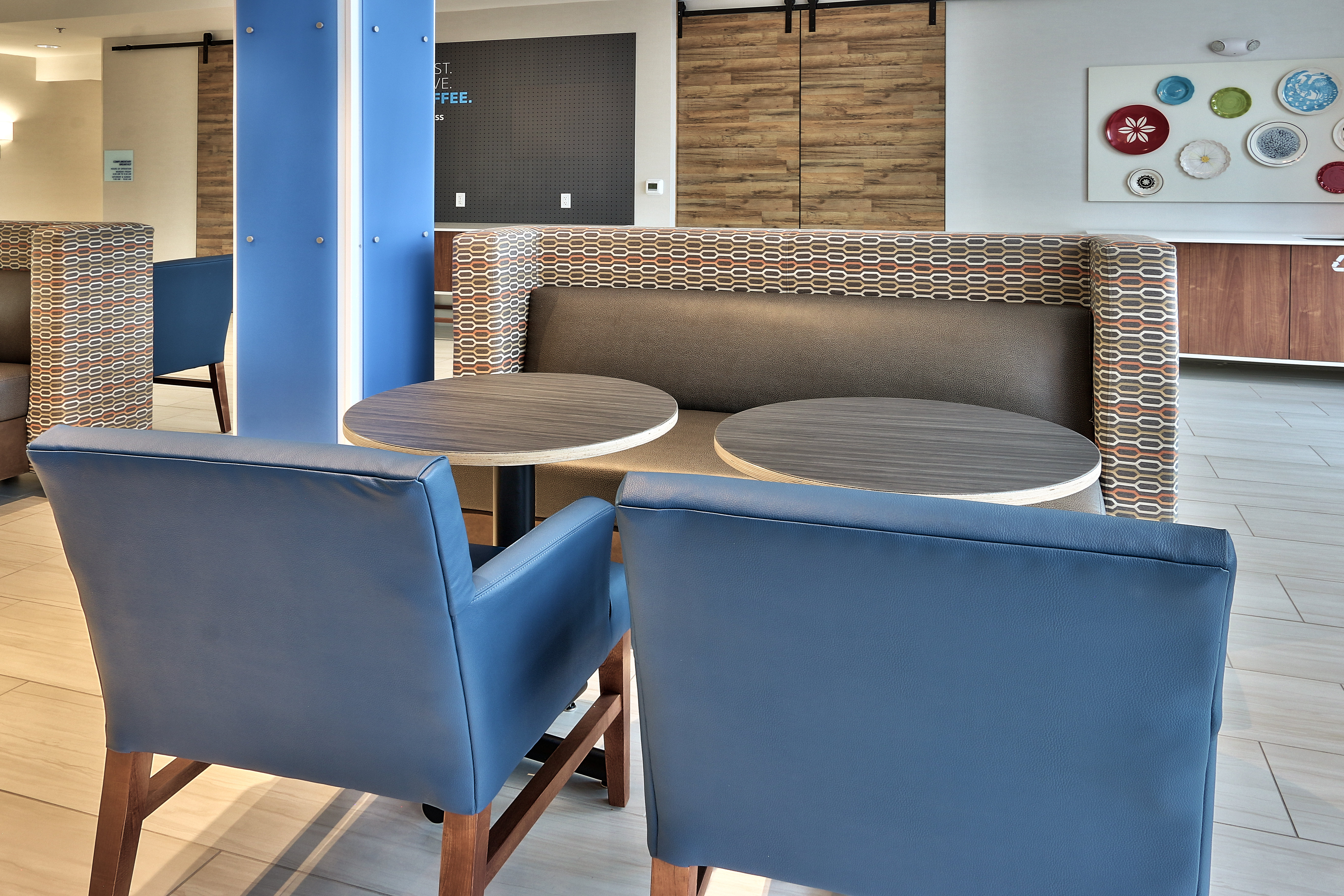 Holiday Inn Express & Suites Albuquerque East 27/34
