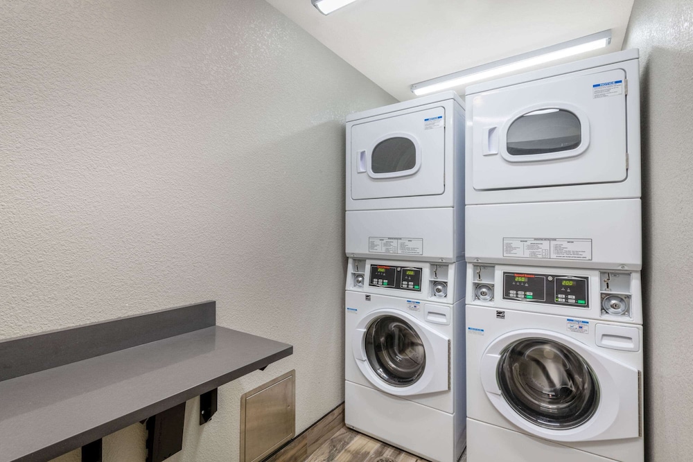 La Quinta Inn and Suites by Wyndham Anchorage Airport 15/23