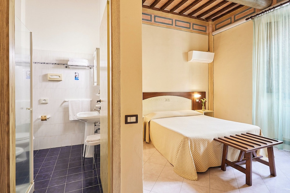 Hotel dei Capitani 64/65
