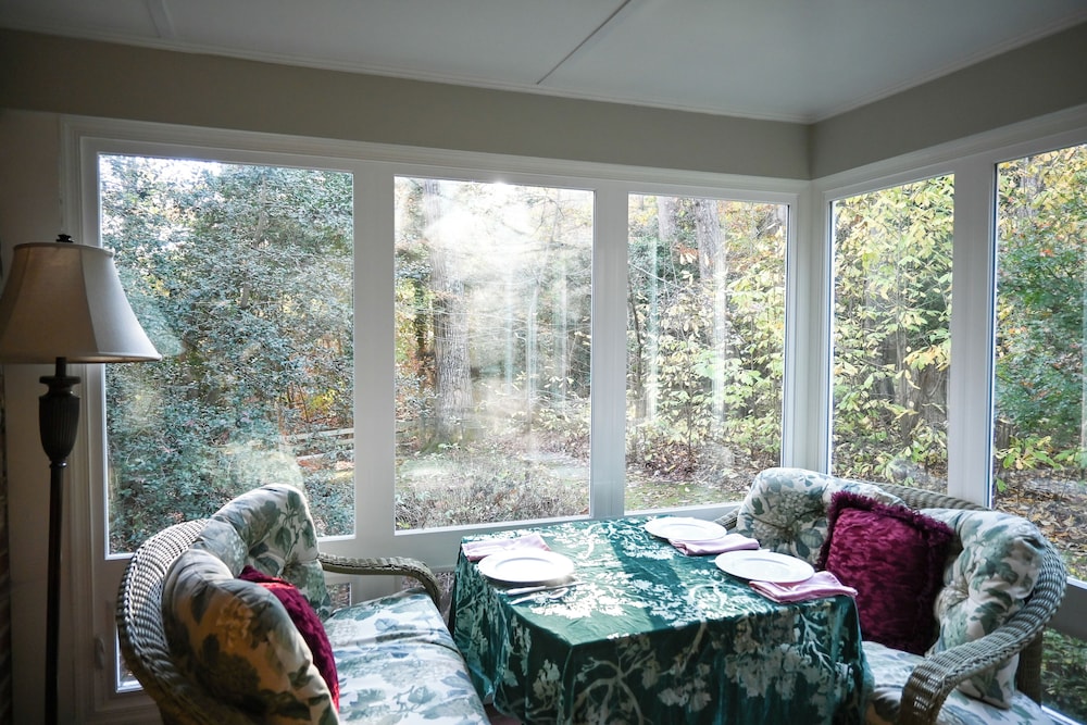 Colonial Gardens Bed & Breakfast 23/43